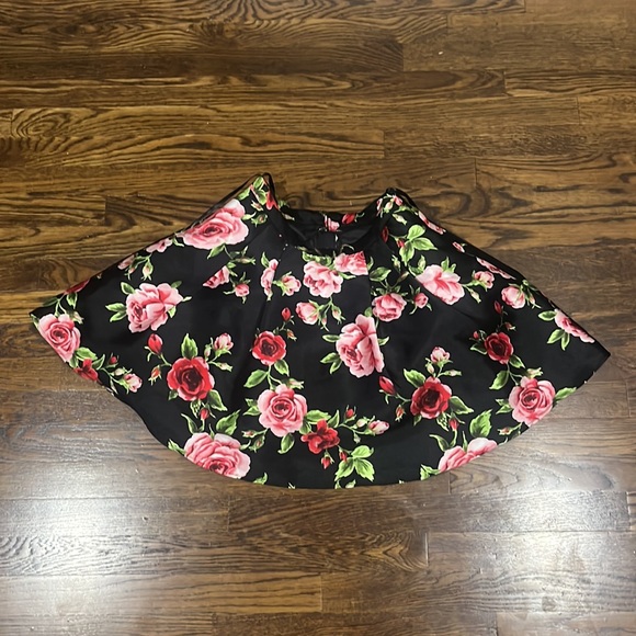 Formal two-piece set with halter top - Picture 4 of 5